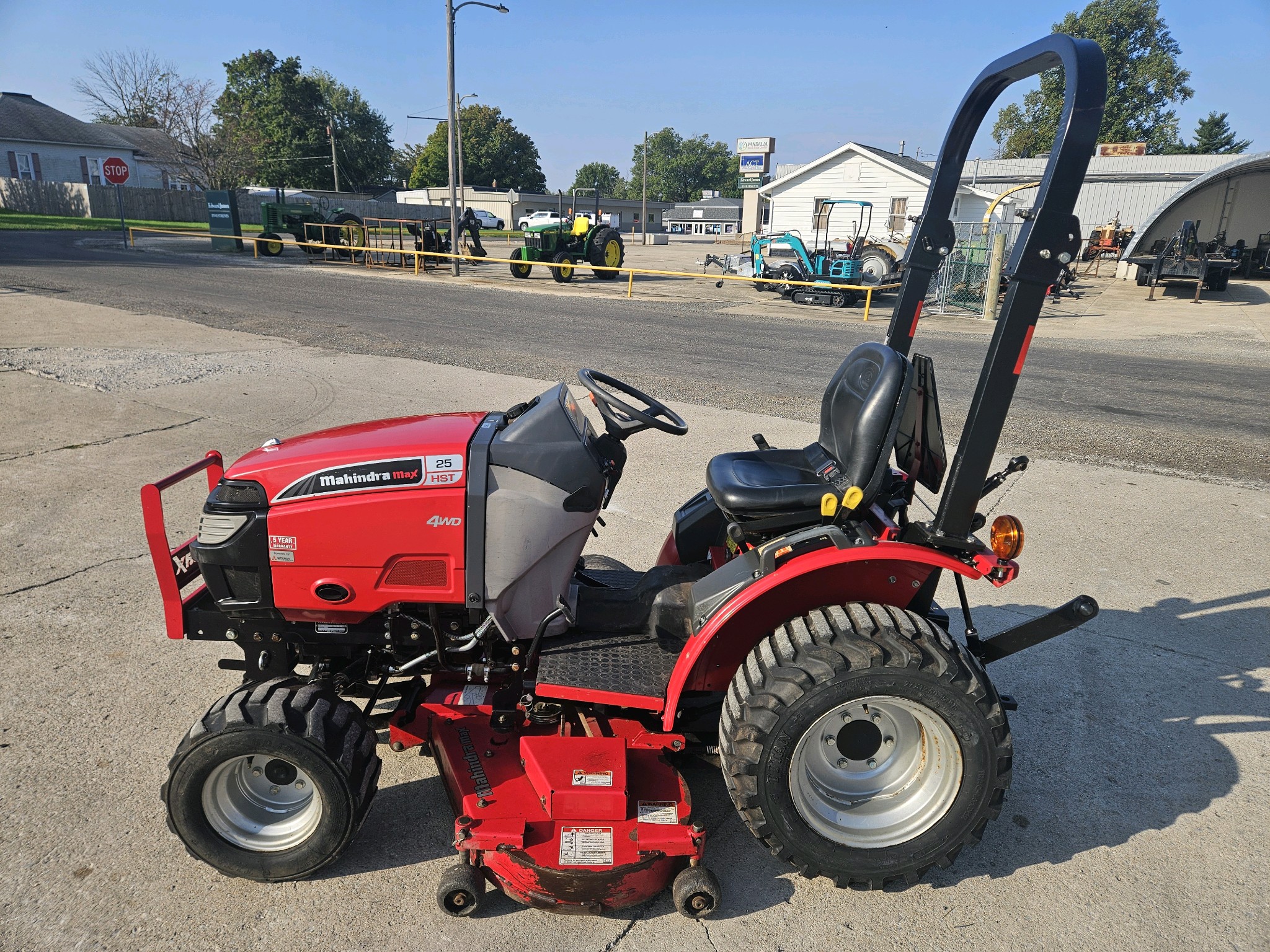 Click on it Mahindra Emax25 4x4 (32)